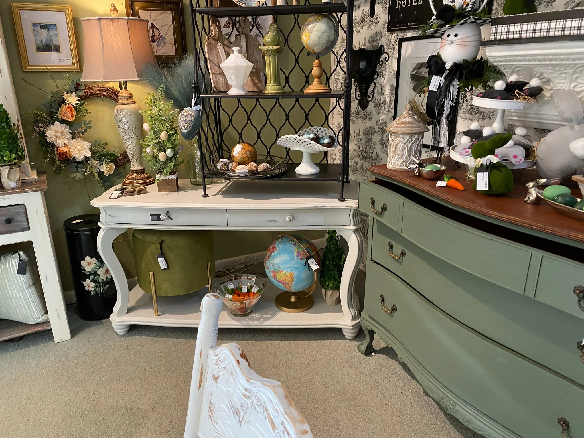B & L Antiques and Collectibles - Image 5